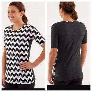 Lululemon Devotion Short Sleeve Tee Arrow Chevron Print Heathered Black Size 6